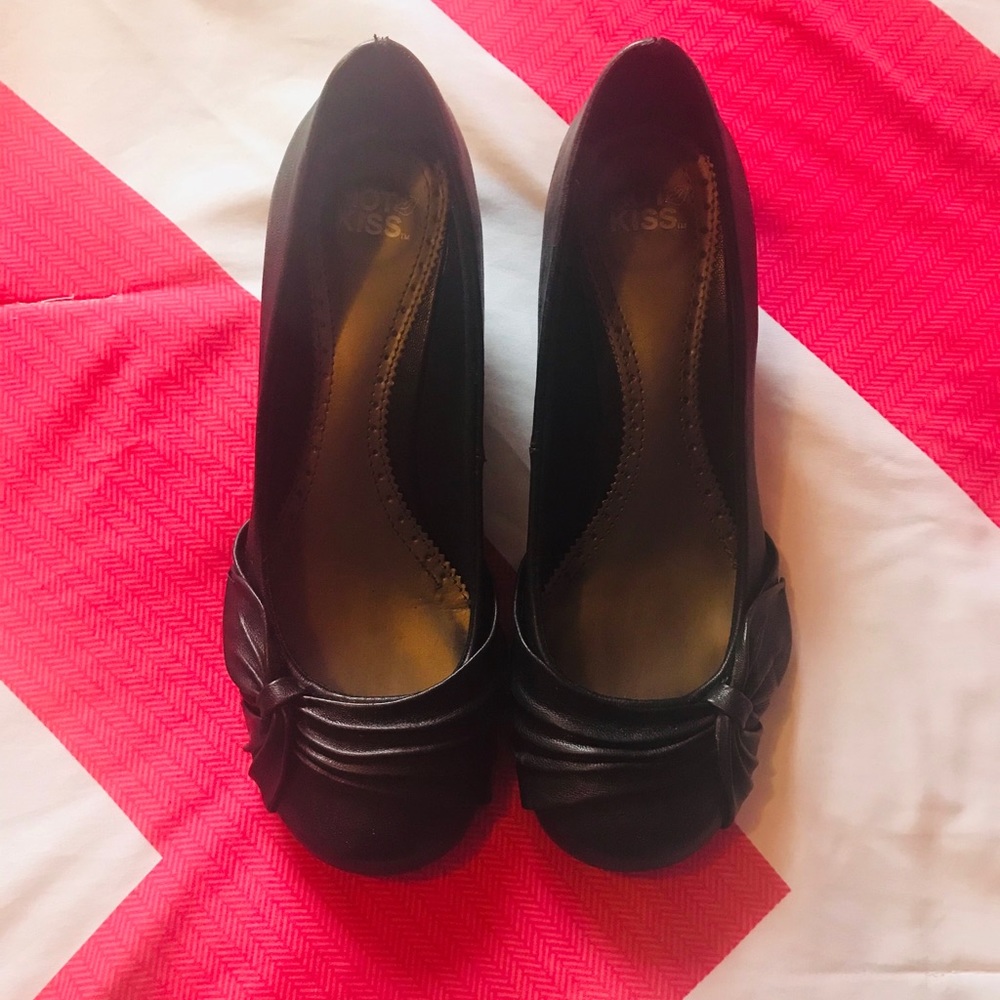 Hot Kiss Black Wedges Size 7